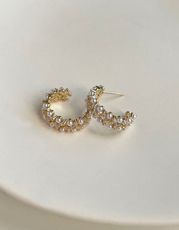 輕奢珍珠交錯環形耳環 - 925純銀針
