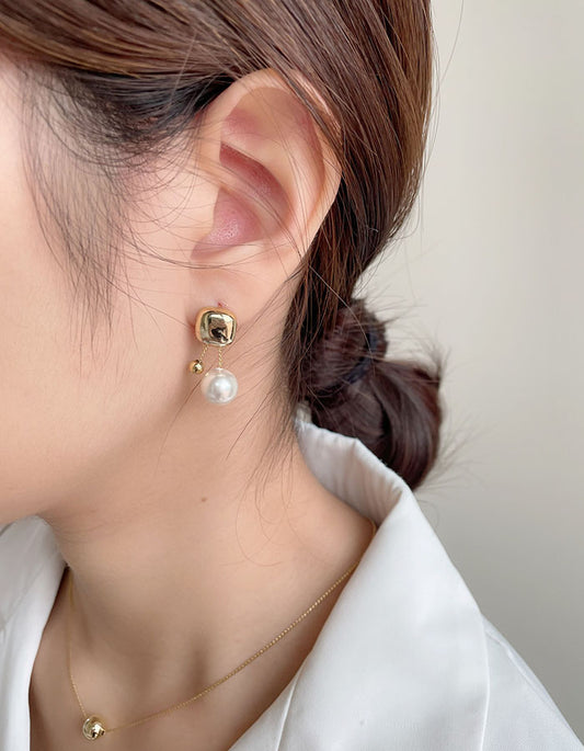 方形金屬珍珠垂墜耳環 - 925純銀針