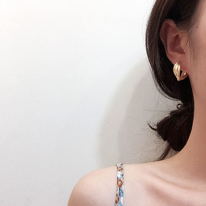 韓系霧金麻花C字耳環 - 925純銀針