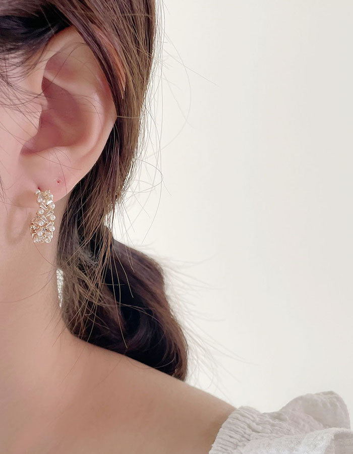 輕奢珍珠交錯環形耳環 - 925純銀針