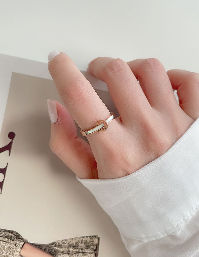 扣頭造型鈦鋼戒指