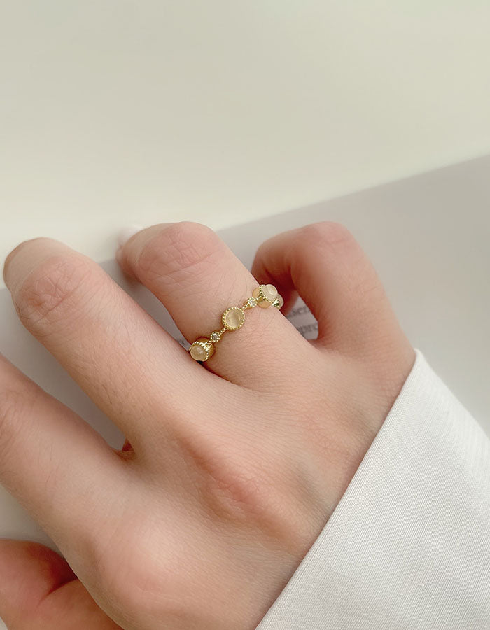 貓眼石環繞戒指