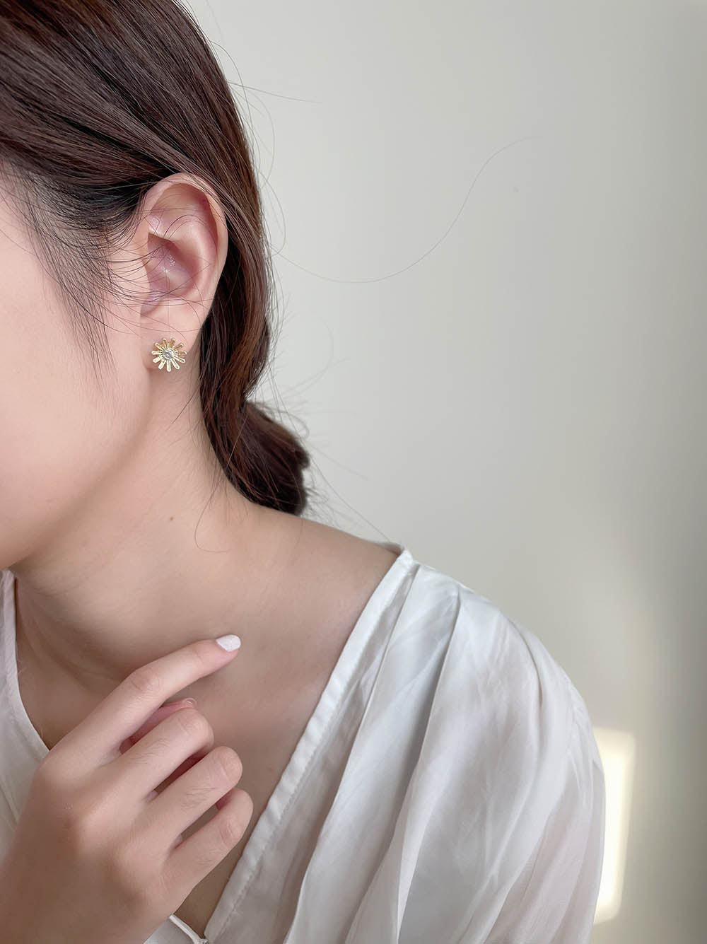 霧金小花耳環 - 925純銀針