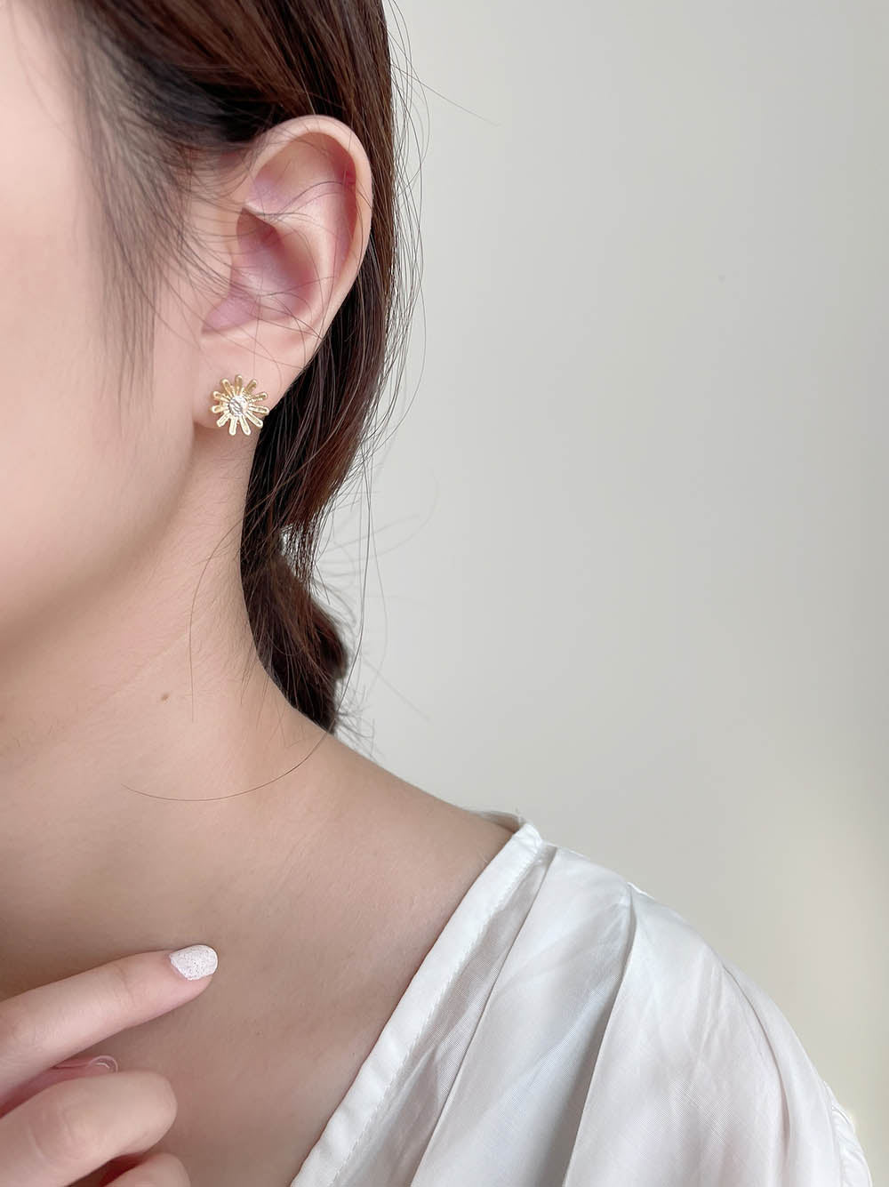 霧金小花耳環 - 925純銀針