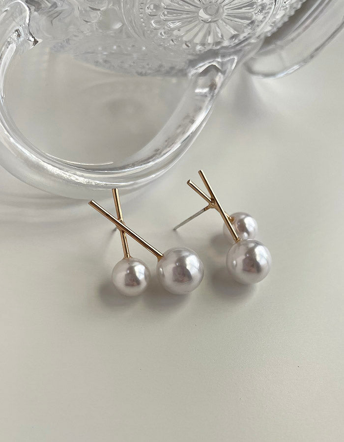 交叉大小珍珠耳環 - 925純銀針
