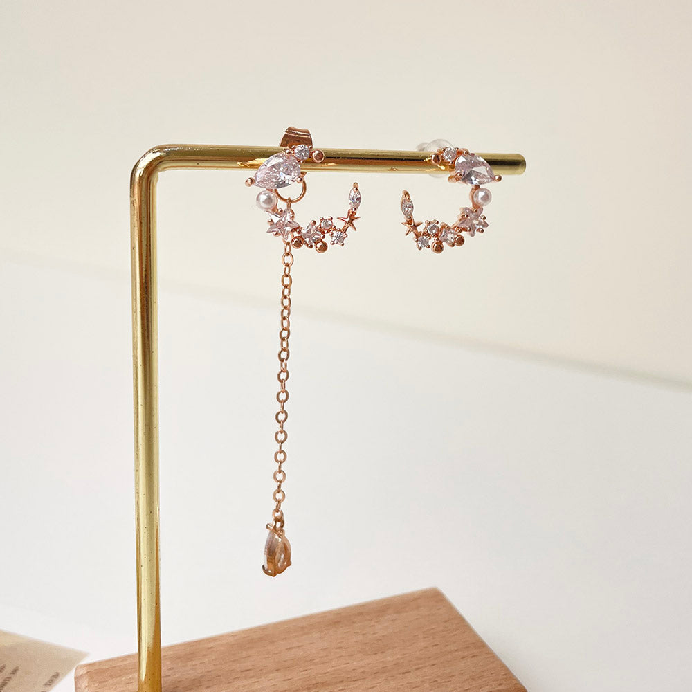 不對稱珍珠鑲鑽垂墜耳環 - 925純銀針