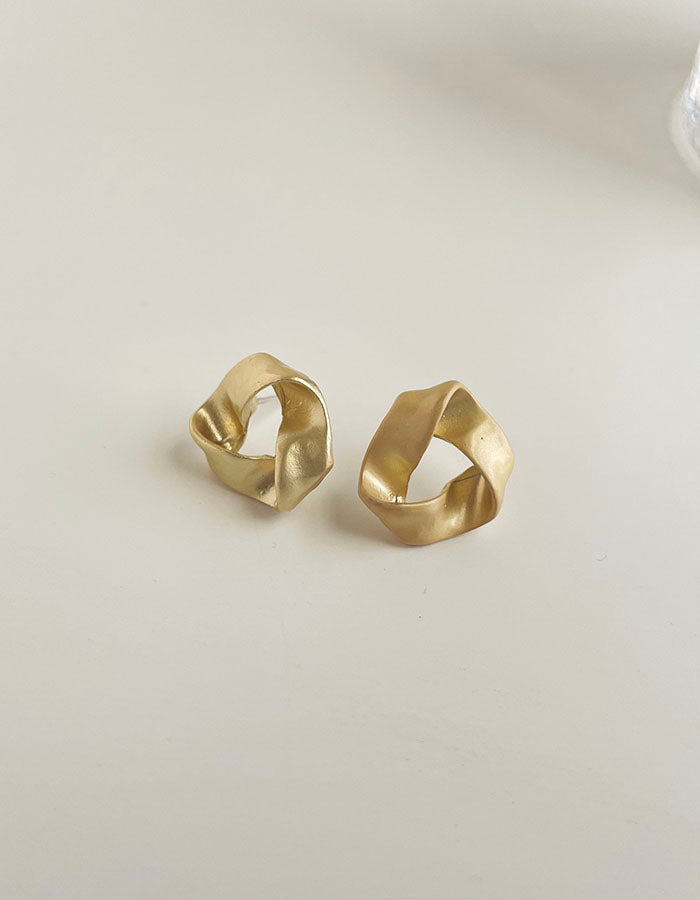 三角扭結耳環 - 925純銀針