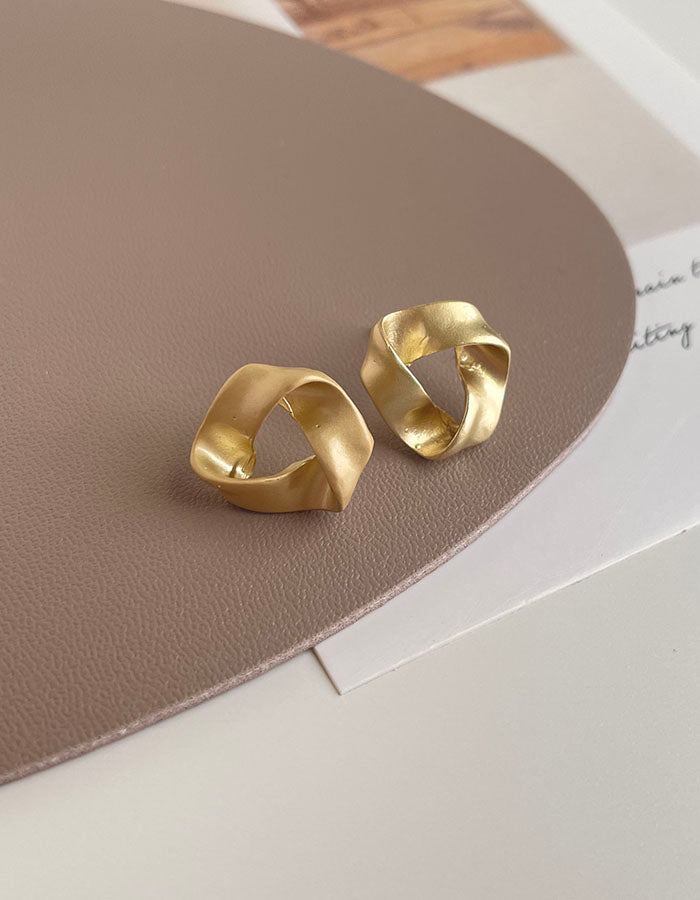 三角扭結耳環 - 925純銀針