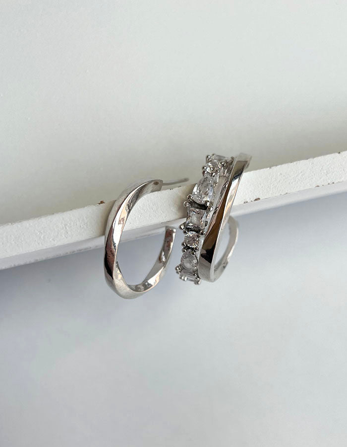 銀色不對稱鋯石耳環 - 925純銀針