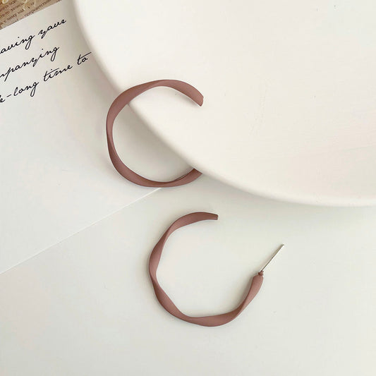 霧裸扭結C字耳環 - 925純銀針