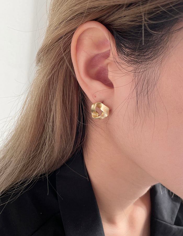 三角扭結耳環 - 925純銀針