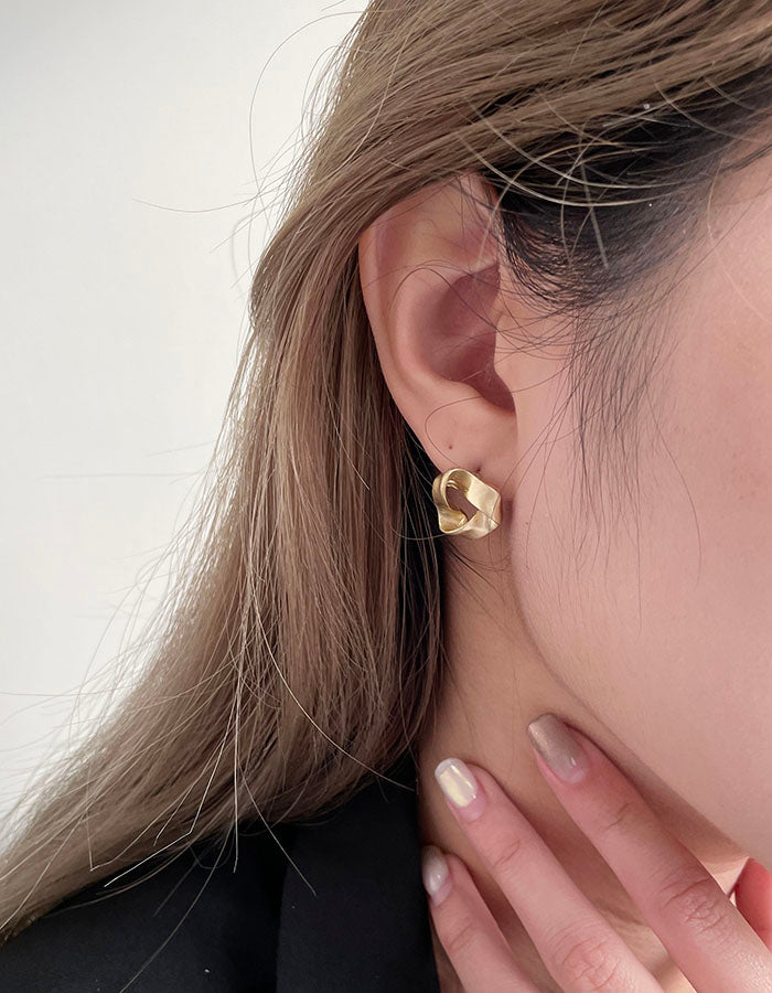 三角扭結耳環 - 925純銀針