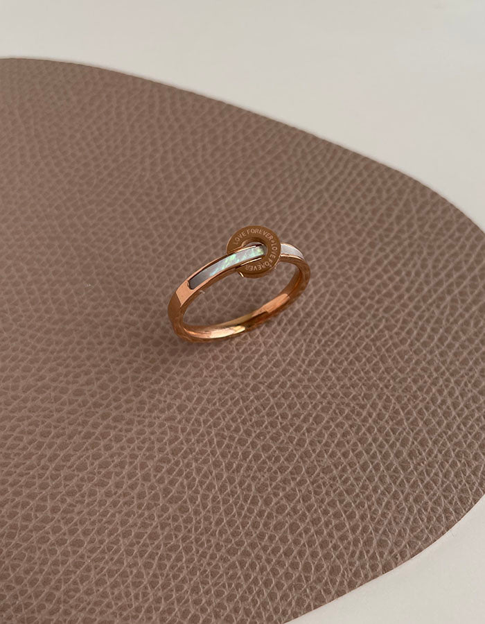 扣頭造型鈦鋼戒指