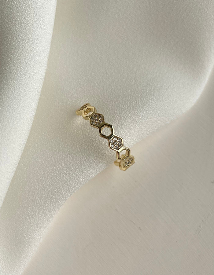 幾何鏤空造型鑲鑽戒指