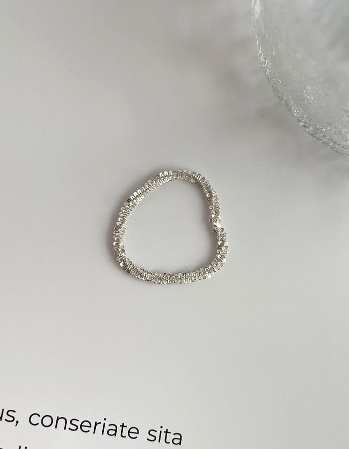 極細波光粼粼戒指