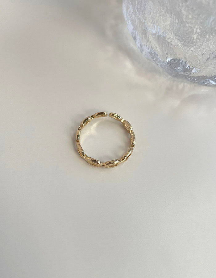 環繞圈圈鏤空戒指
