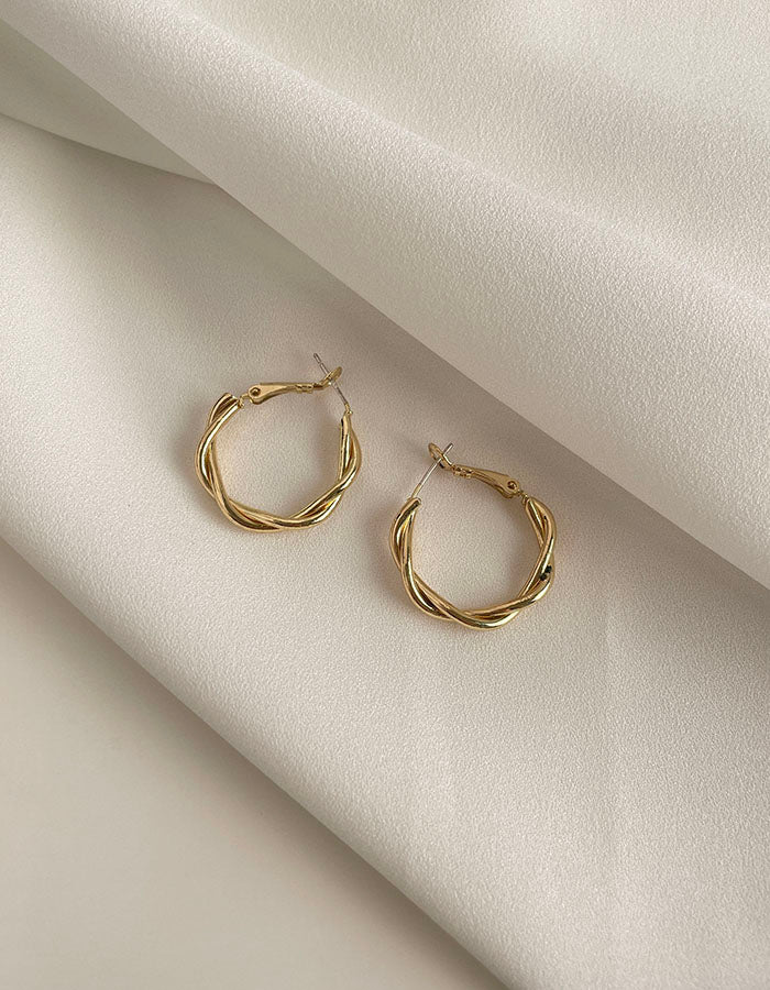 C字麻花造型耳環