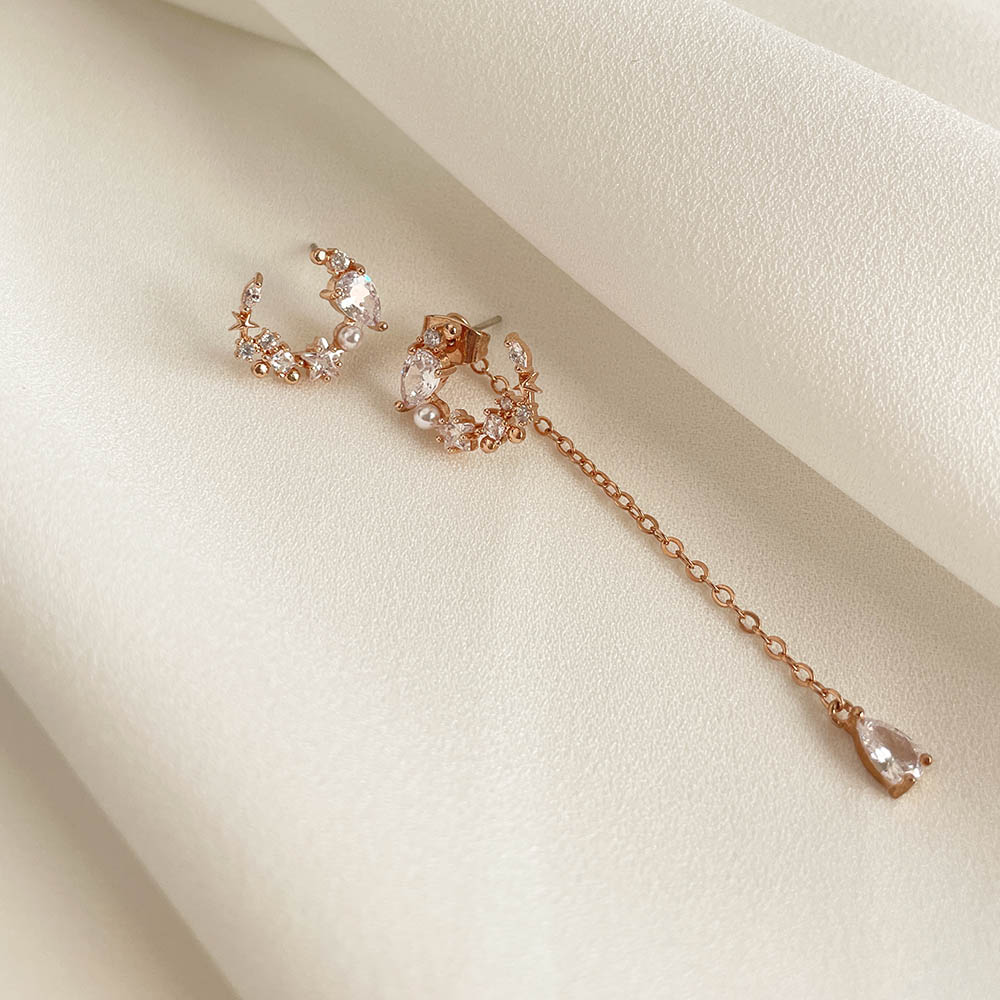 不對稱珍珠鑲鑽垂墜耳環 - 925純銀針