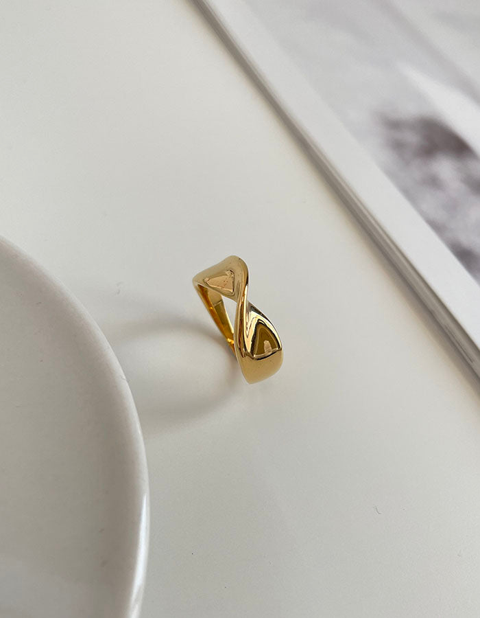 反轉現代藝術風戒指