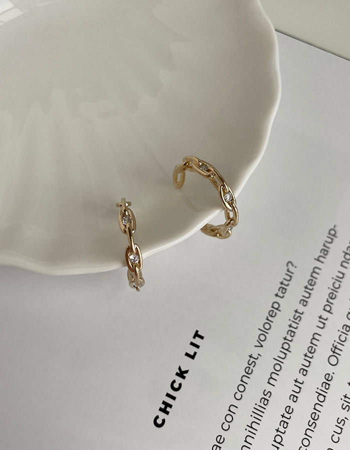 C字鍊條造型耳環 - 銀針