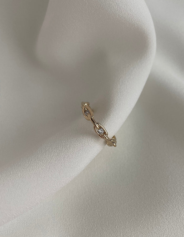 C字鍊條造型耳環 - 銀針