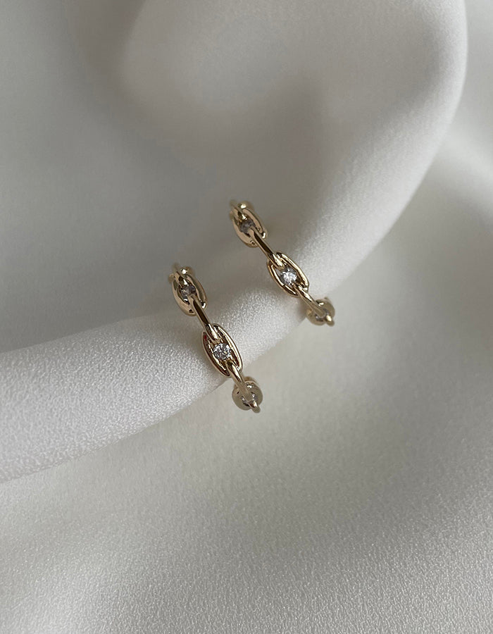 C字鍊條造型耳環 - 銀針