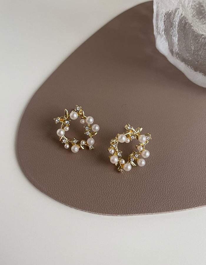 金色花圈珍珠耳環 - 925純銀針