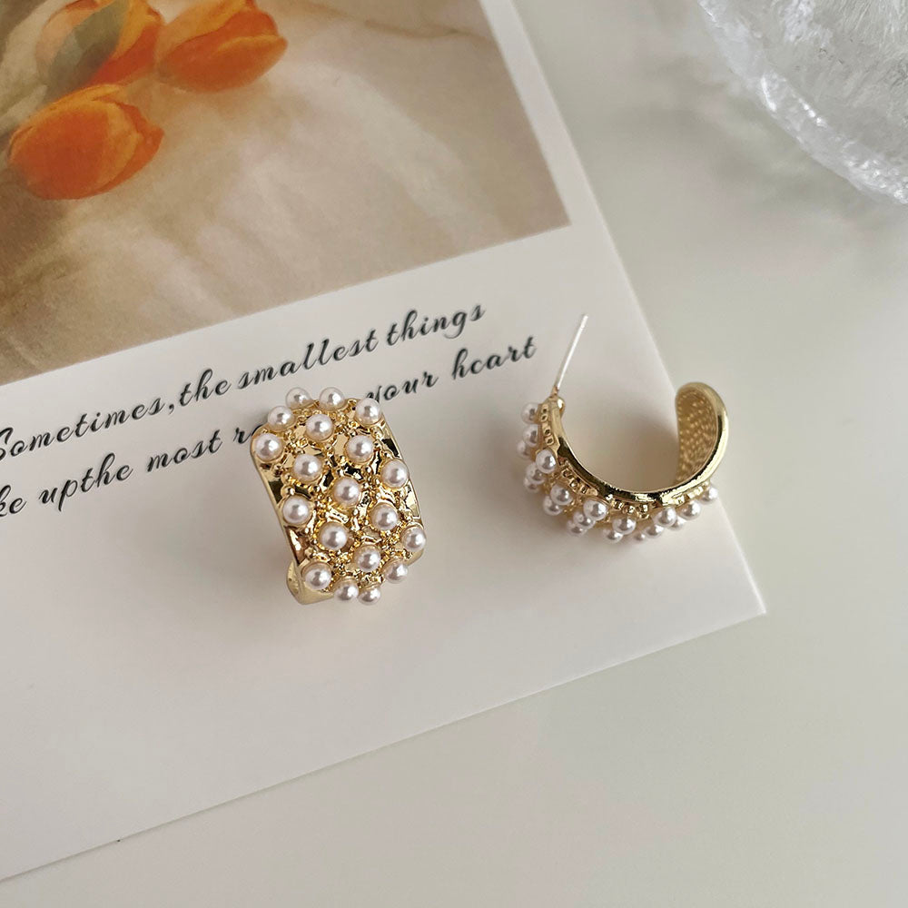 鑲滿珍珠C形耳環 - 925純銀針