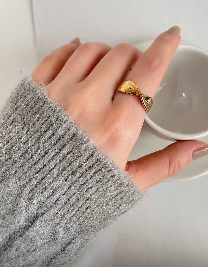 反轉現代藝術風戒指