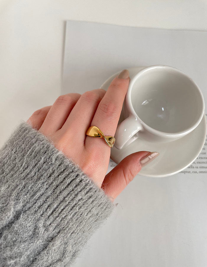 反轉現代藝術風戒指