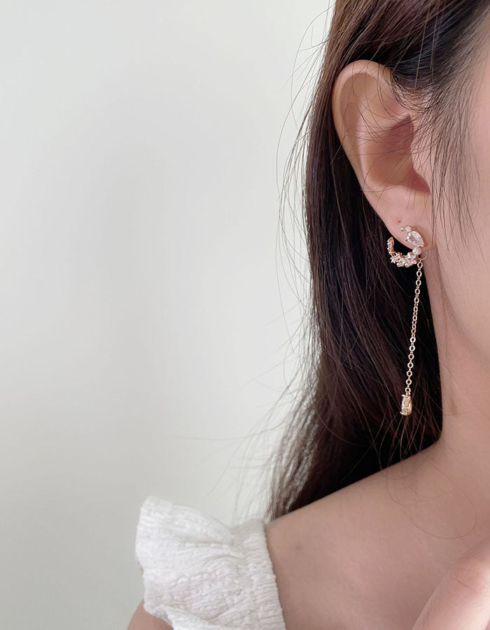 不對稱珍珠鑲鑽垂墜耳環 - 925純銀針