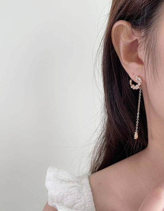 不對稱珍珠鑲鑽垂墜耳環 - 925純銀針