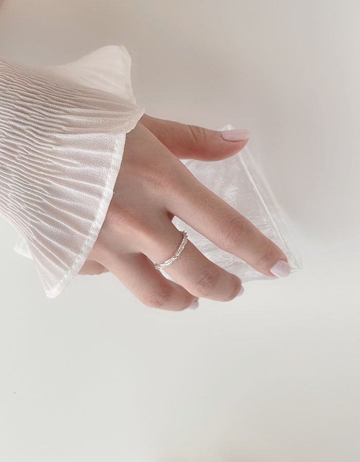極細波光粼粼戒指