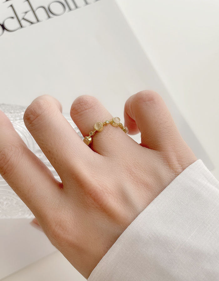 貓眼石環繞戒指