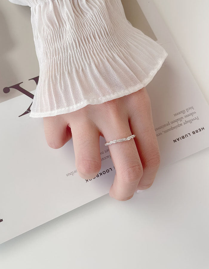 極細波光粼粼戒指