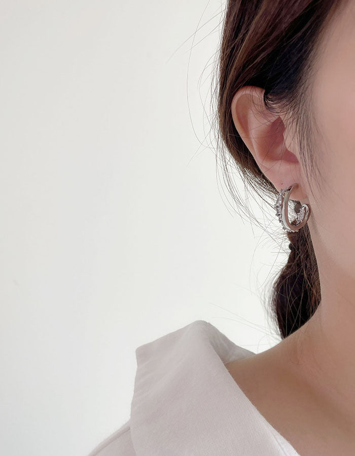 銀色不對稱鋯石耳環 - 925純銀針