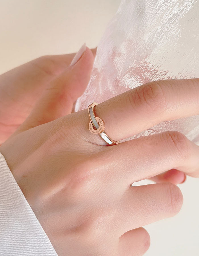 扣頭造型鈦鋼戒指